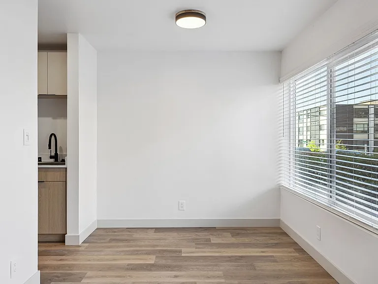 Modern Apartments in Queen Anne Steps from Climate Pledge Arena! — Photo 3