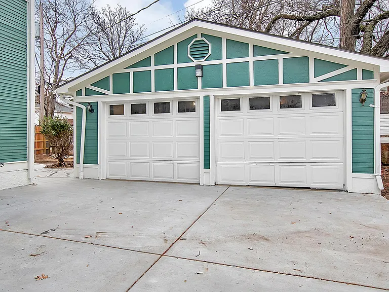 1015 W Franklin Ave — Photo 3