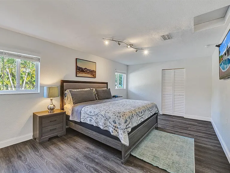 3730 SW 47th Ct — Photo 42