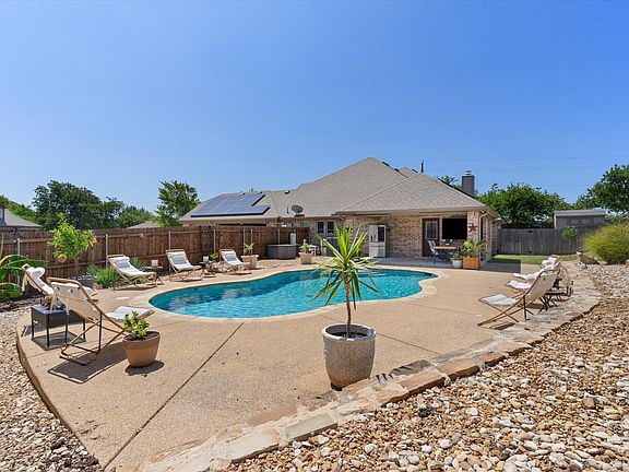 3rd image of 6041 Park View Dr