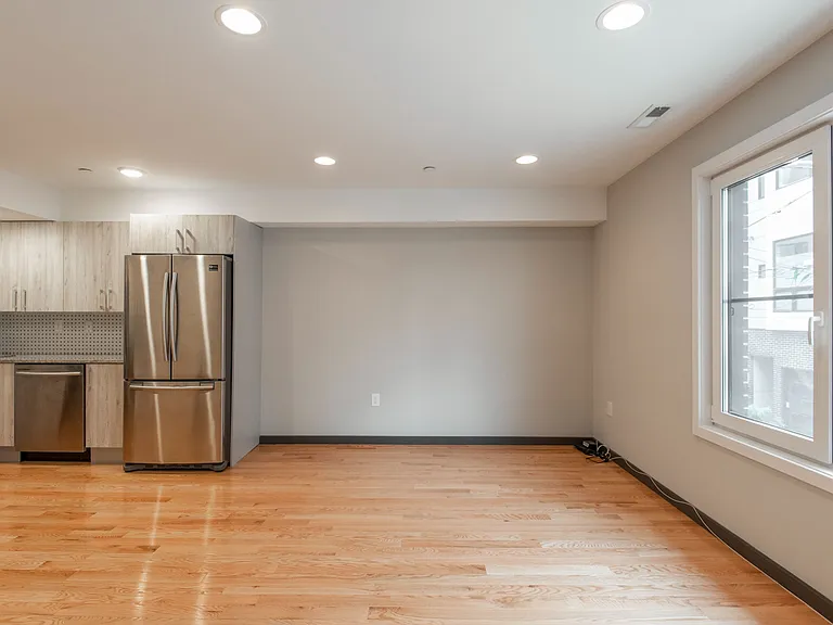2545-47 Montrose St #BB — Photo 8