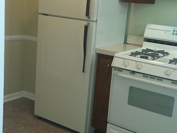 3rd image of 4646 E Pleasant Run Parkway North Dr