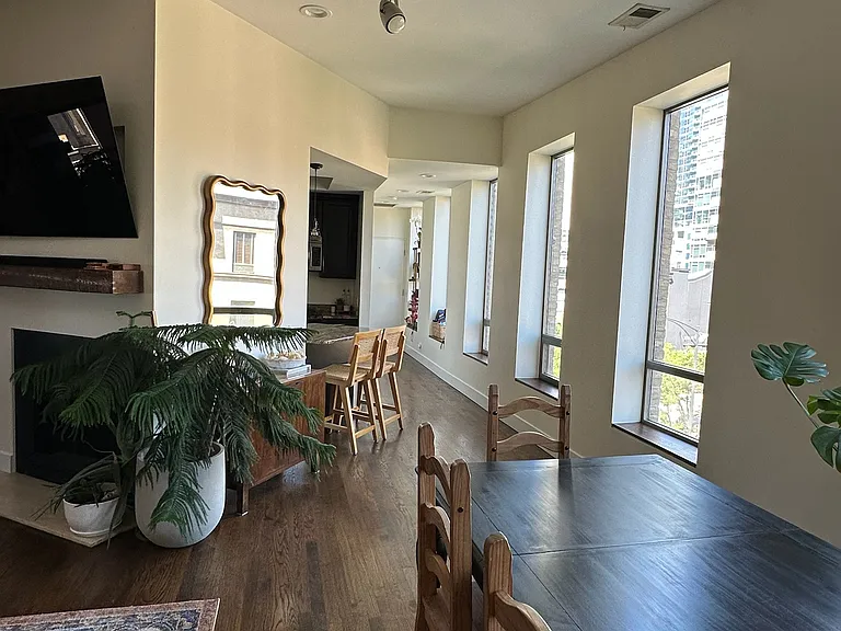 449 N Wells St #3E — Photo 5
