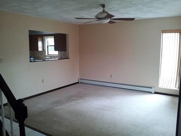 4th image of 702 Christopher St #1