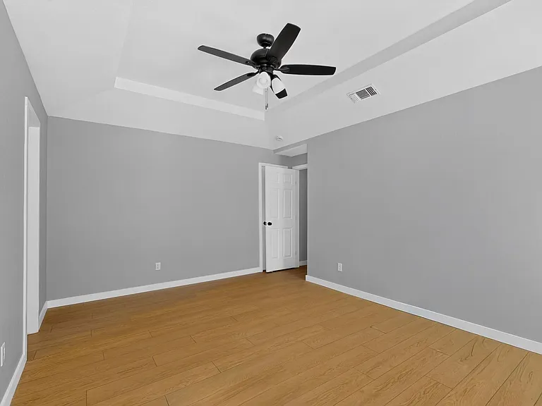 1748 Saint James Dr — Photo 23