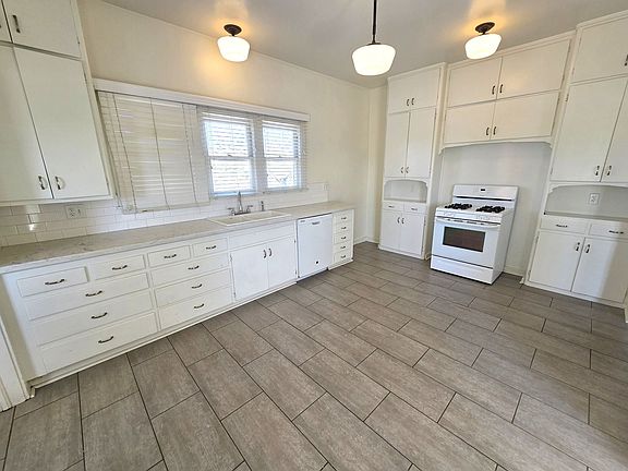 5th image of 16811 Avenue 288