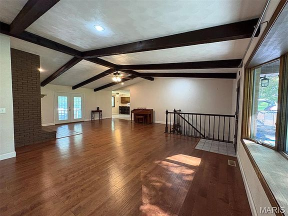 3rd image of 310 Granite Ln