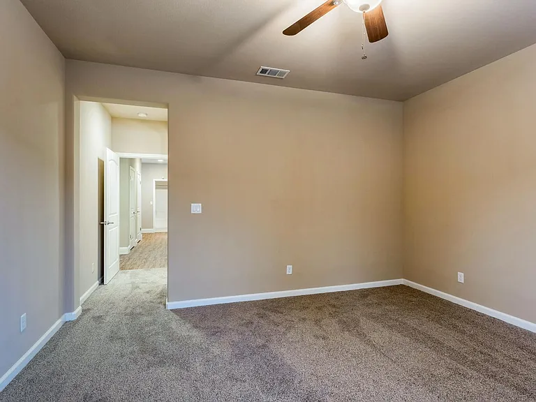 4044 Heritage Ln — Photo 7