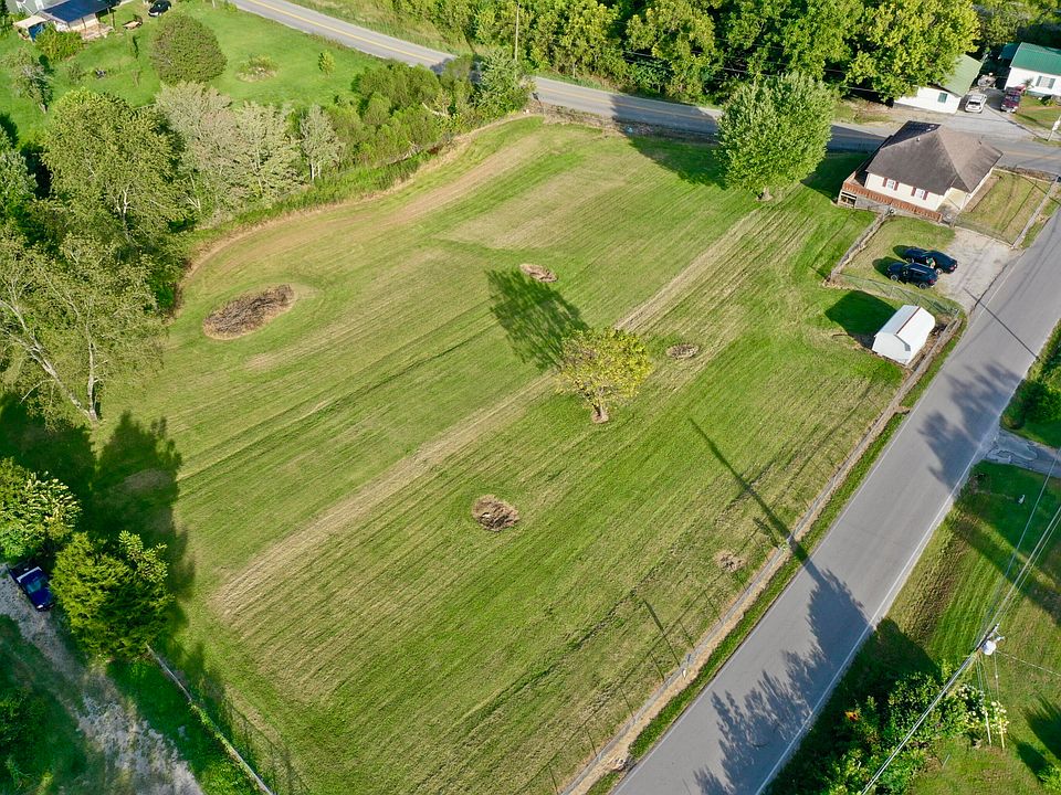 1st image of 3950 Lily Rd