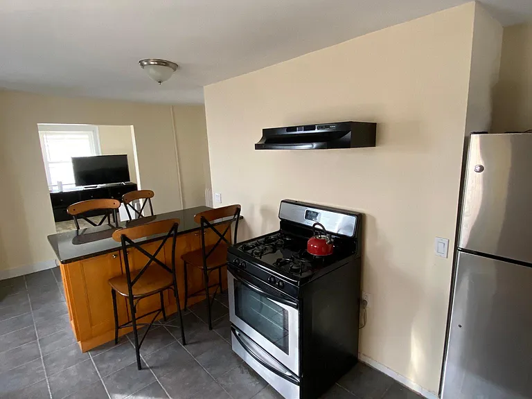 92 Townsend Ave — Photo 25