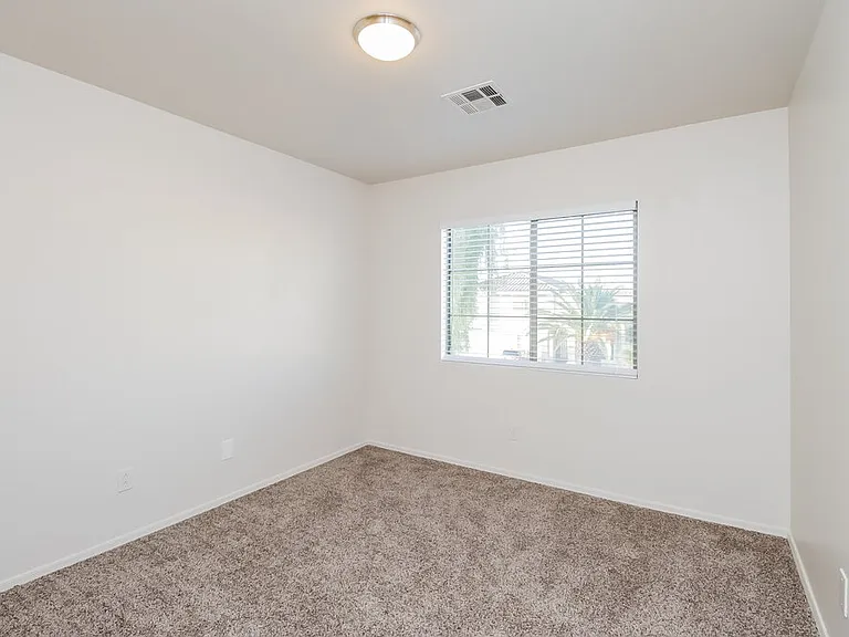 7925 W Claremont St — Photo 12