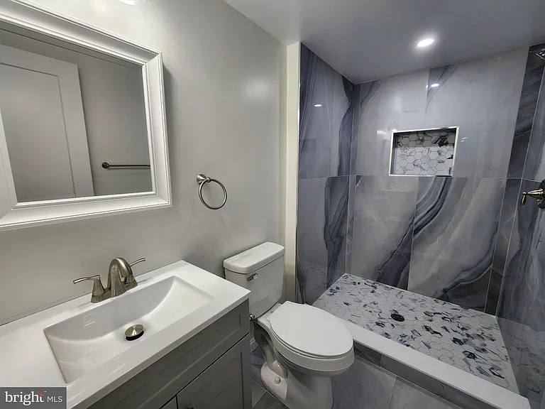 523 Wellesley St — Photo 16