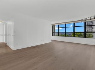 1440 Brickell Bay Dr APT 604, Miami, FL 33131