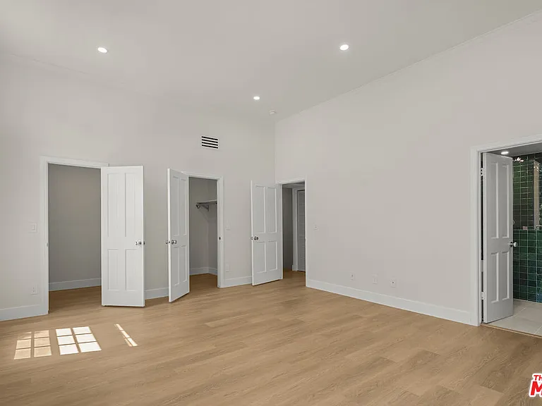 11759 Gateway Blvd — Photo 23