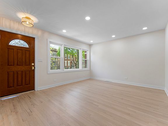 5th image of 932 N Ridgeway Ave