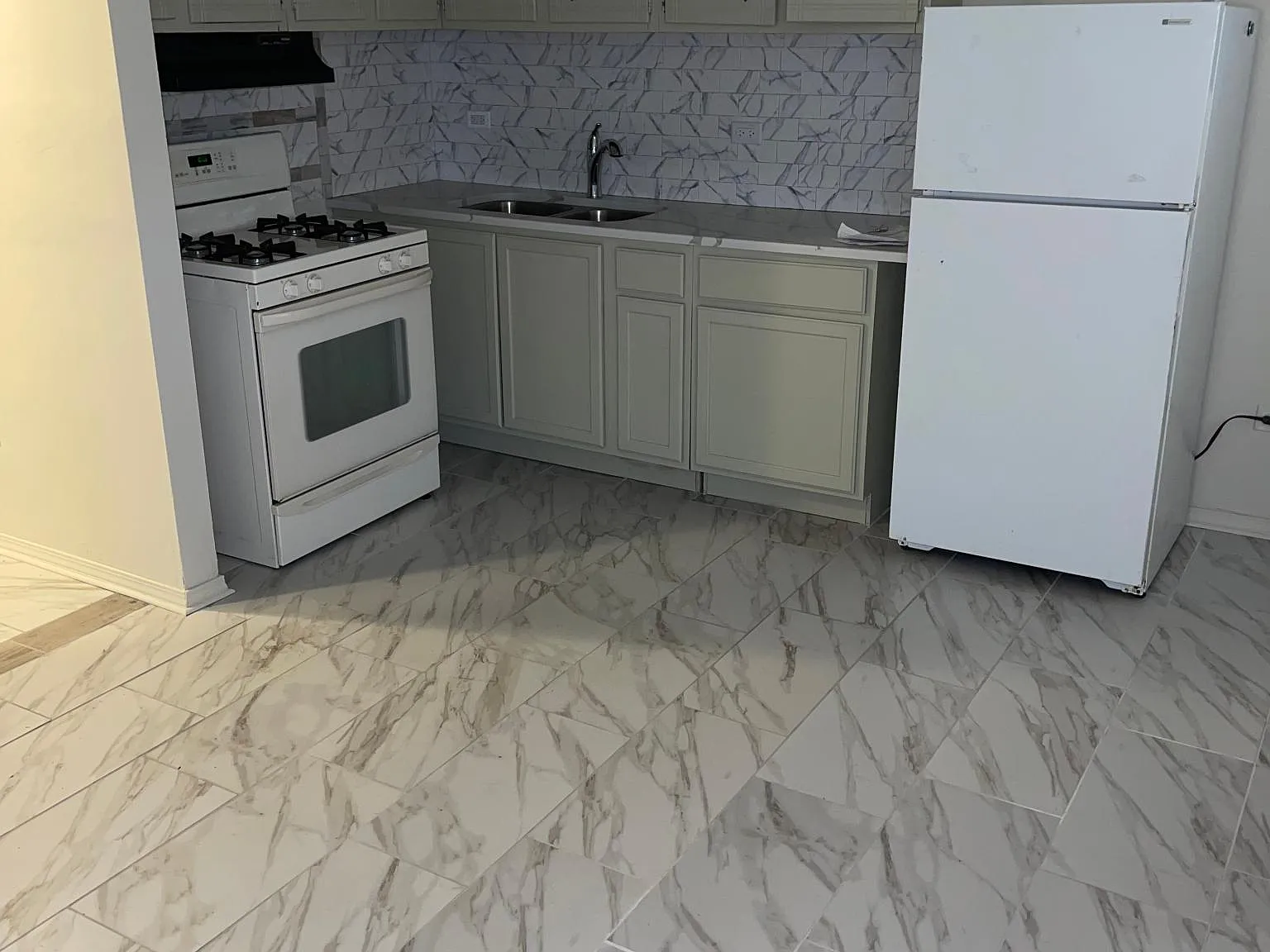 Studio, 600 sqft, $1,200 — Photo 2