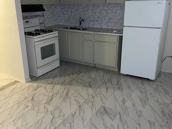 2nd image of 59 Briar St APT G2