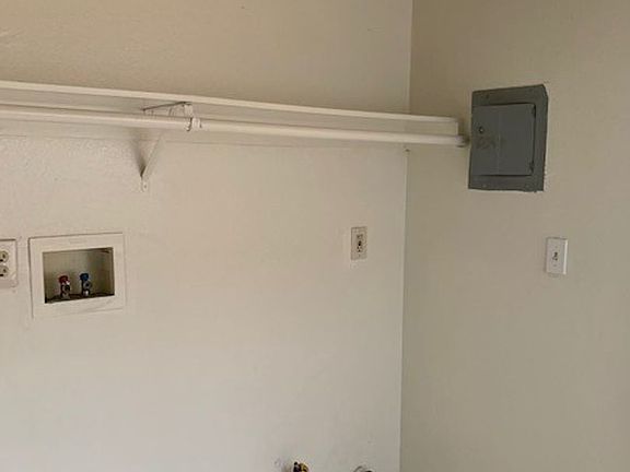 5th image of 10400 Wilmington Ave