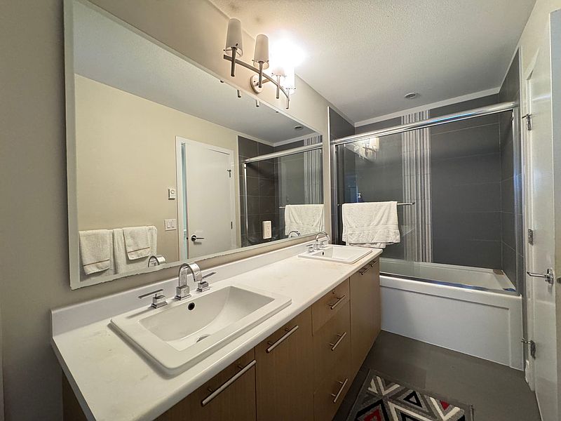 Surrey Townhouse for rent - 3 Bedrooms — photo 8
