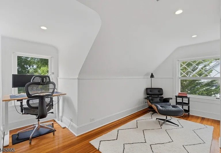 40 Oakwood Ave — Photo 27