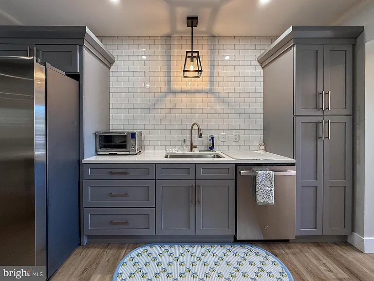 521 Locust St — Photo 13