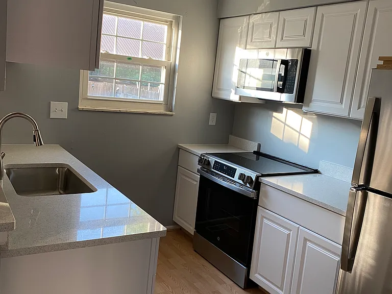 3470 Sunbury Ln — Photo 5