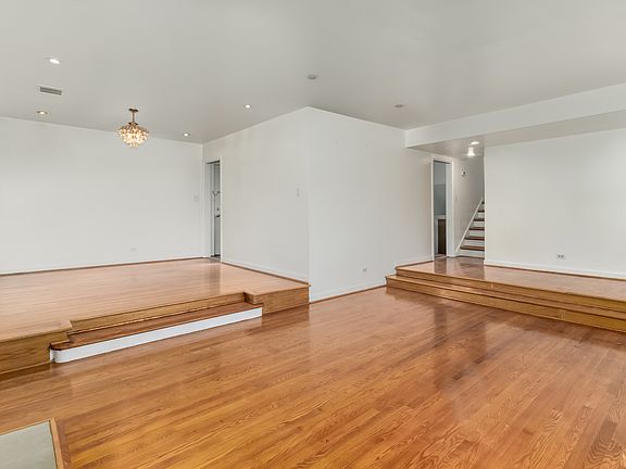 3rd image of 4001 W Estes Ave