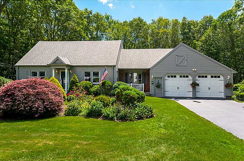1st image of 34 Highwood Dr