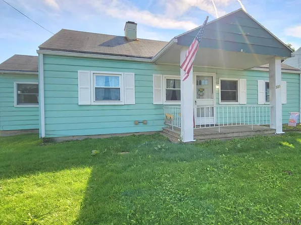 221 Hereford Ln, Johnstown, PA 15905
