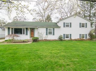 42 S Edgemont St, Belleville, MI 48111