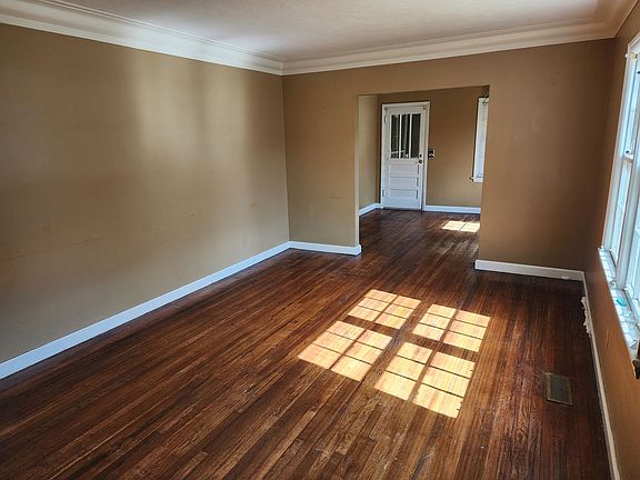 3rd image of 2939 Hood St