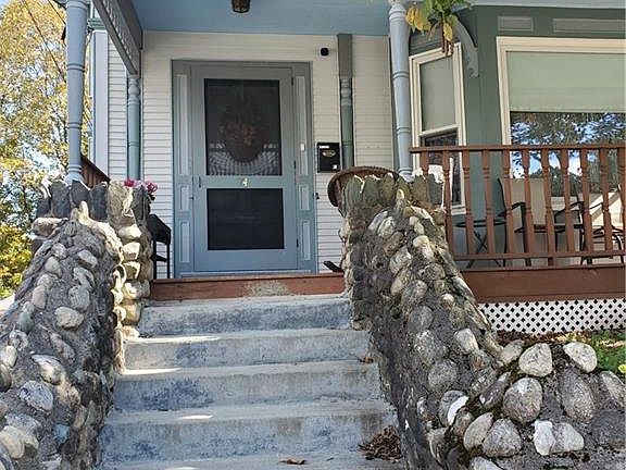 4th image of 74 Maple St