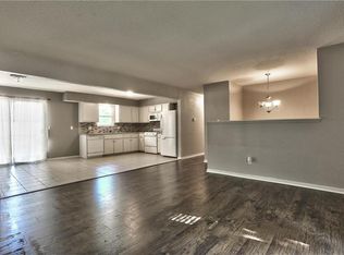 209 SW Stoney Brook Ln, Blue Springs, MO 64014