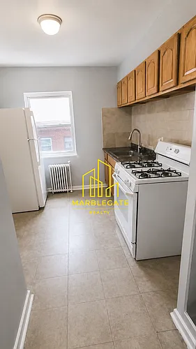 70 Crawford St Photo 1