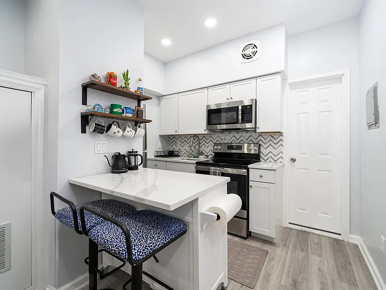 228 Bloomfield St #9 — Photo 3