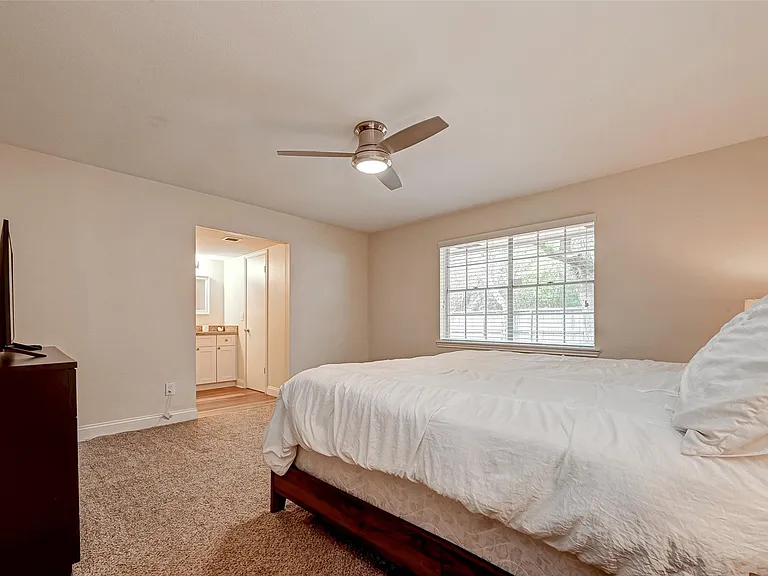 3903 Hermitage Hollow Ln — Photo 31
