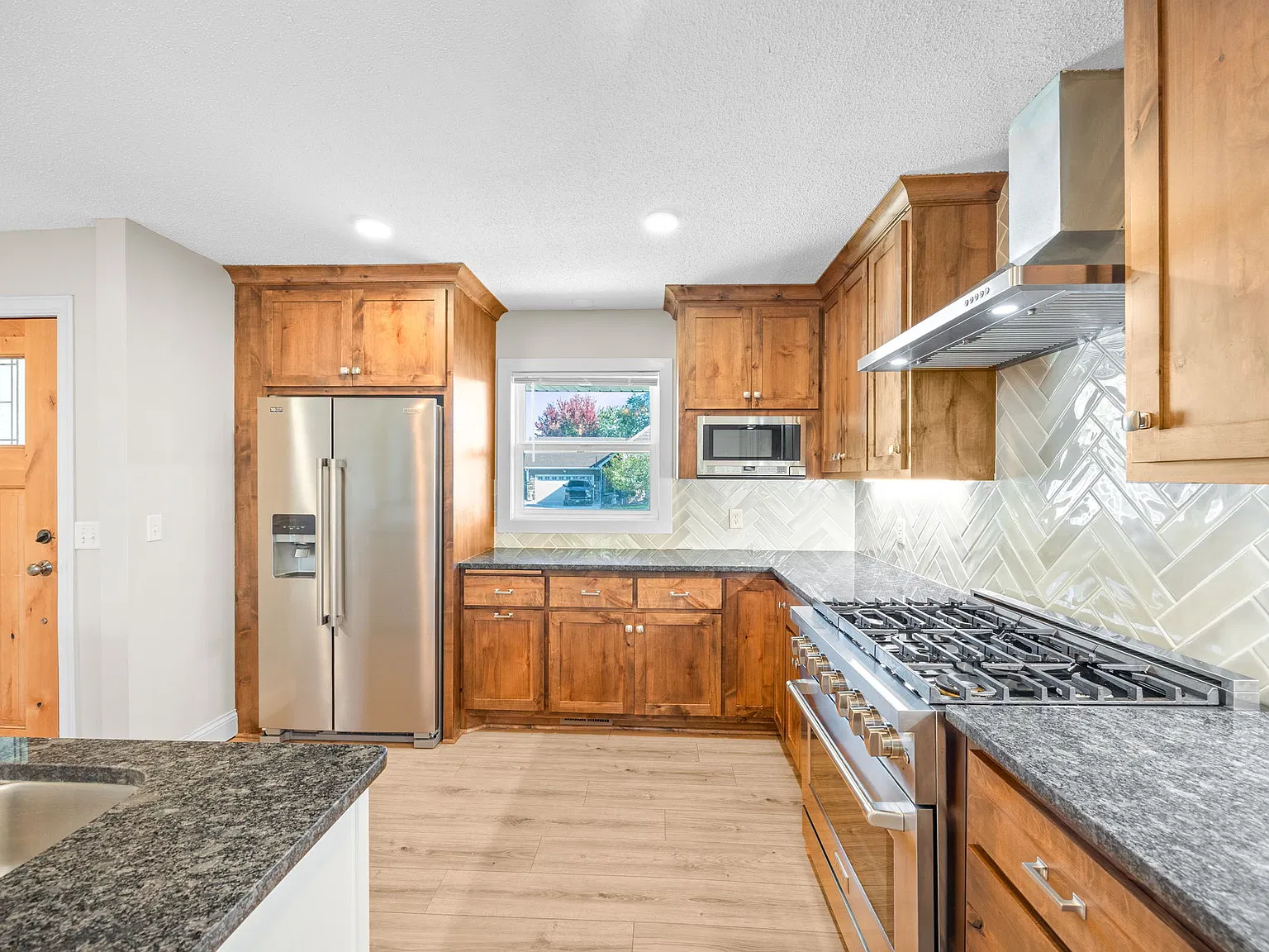 4 bed, 1600 sqft, $2,995 — Photo 3