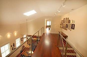 4th image of 220 E Waldburg Unit B