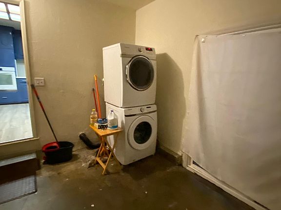 3rd image of 1620 E Saint James St