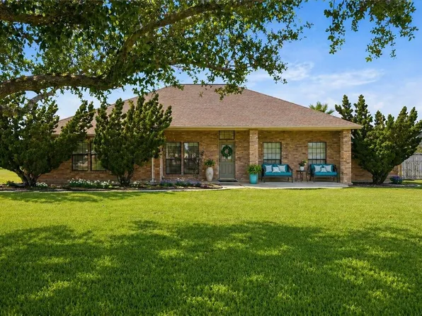 5844 Santa Clara Dr, Robstown, TX 78380