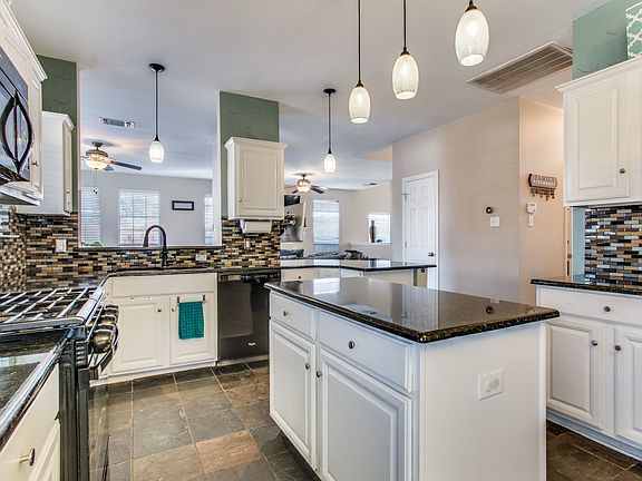 4th image of 901 Lea Meadow Dr