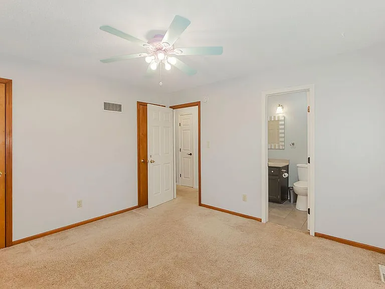 721 SE Redwood Ln — Photo 13