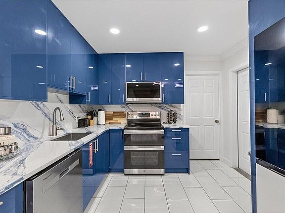 4th image of 721 NW 36th St #721