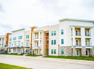 Bauer Farms Apartments & Townhomes, Lawrence, KS 66049