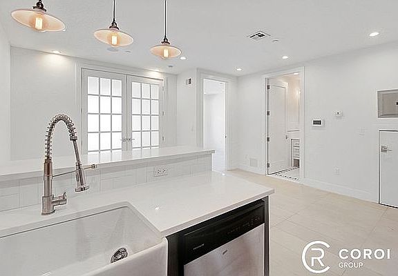 4th image of 1068 Lafayette Ave #4