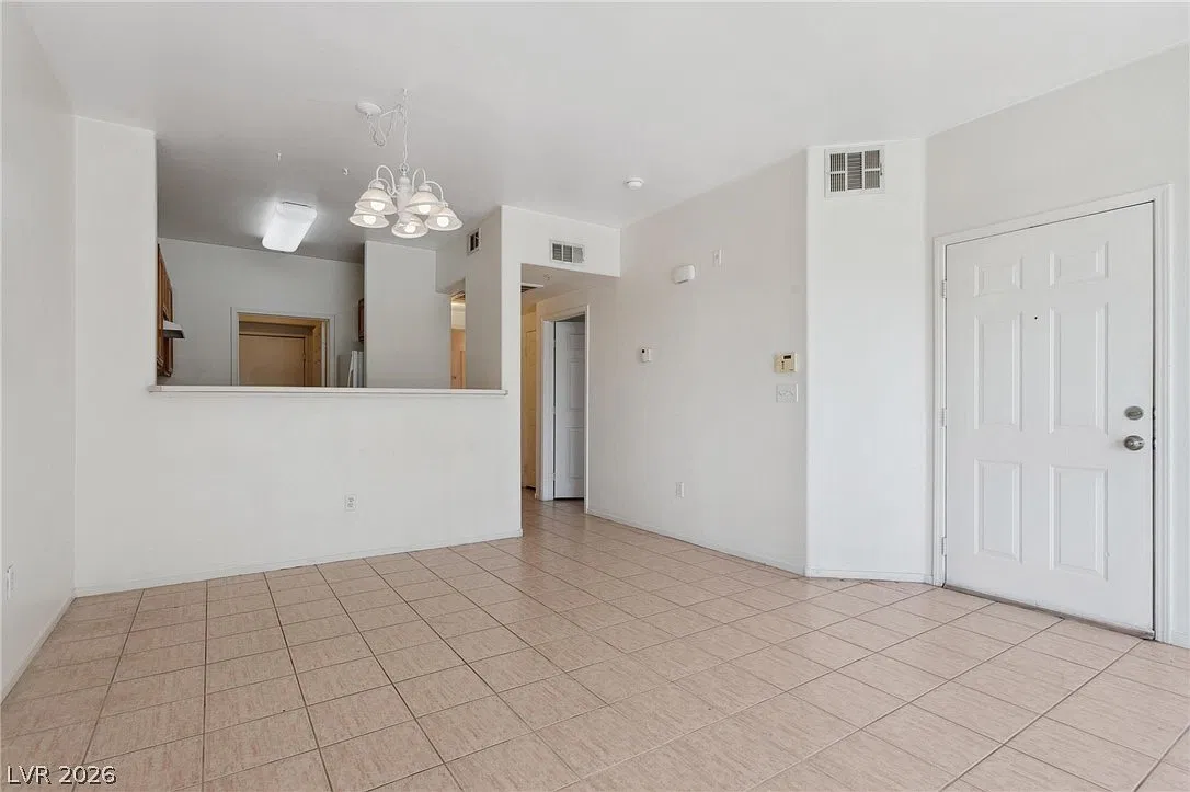 1 bed, 1.0 bath, 743 sqft, $1,100 — Photo 4