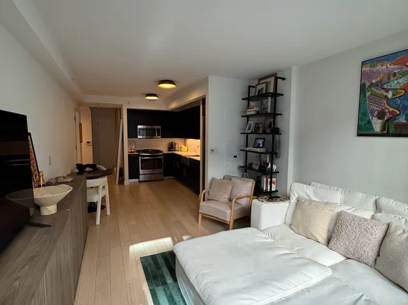 535 West 42nd Street image 5 of 7