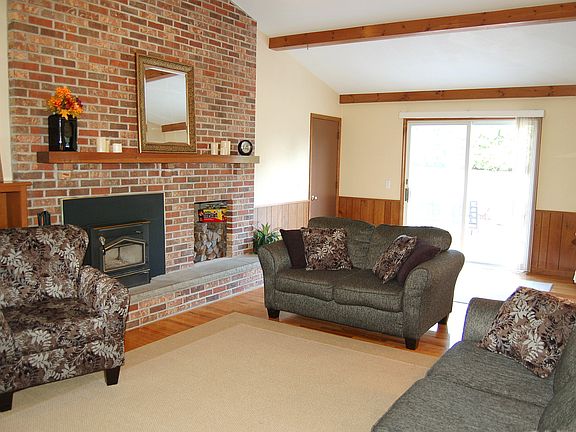 3rd image of 8214 Pembroke Dr