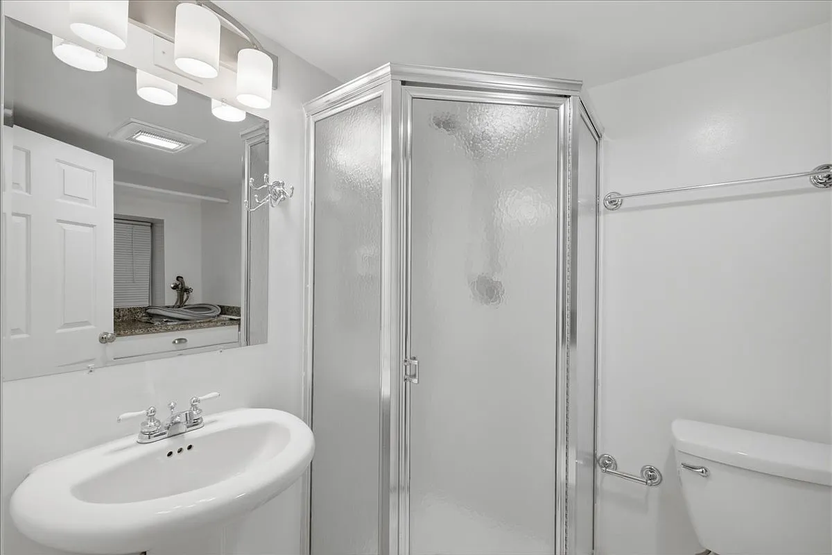 2 bed, 2.0 bath, 1383 sqft, $2,975 — Photo 4