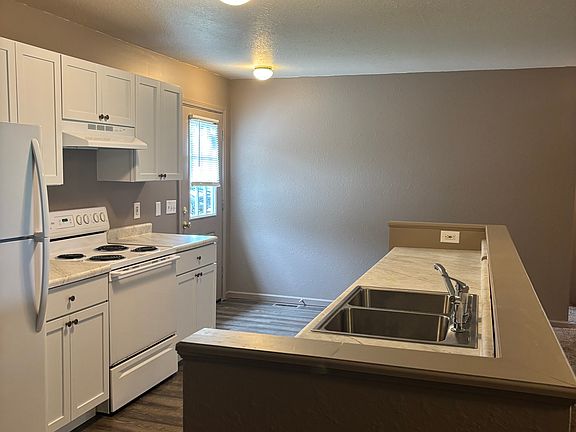 5th image of 2872 N Meadowlark Dr